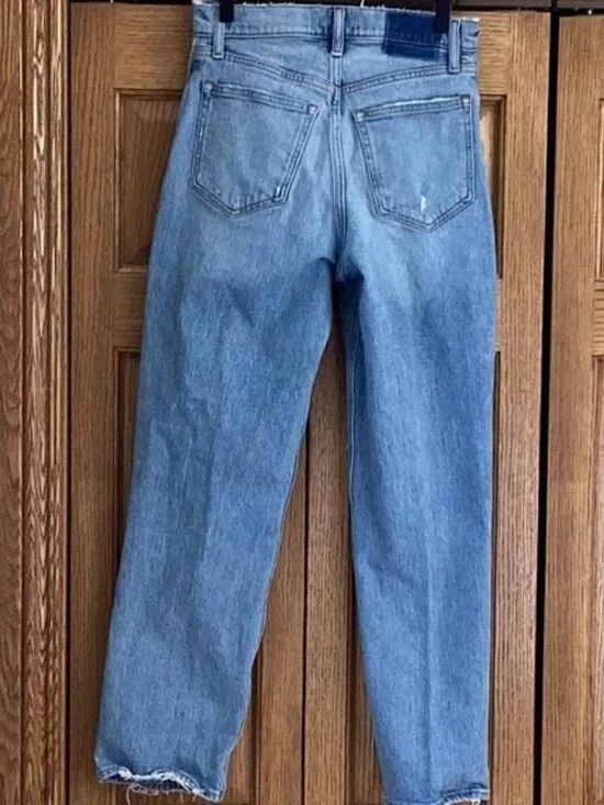 Abercrombie & Fitch distressed ultra high rise 90s straight leg jeans. - Picture 2 of 3